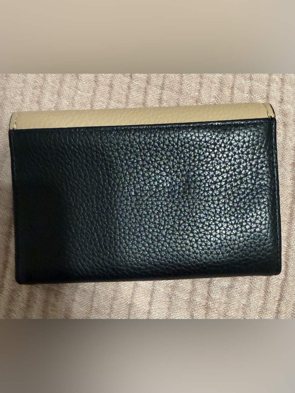 Kate Spade ♠️ Two-Tone Light Tan and Black Pebbled Leather Wallet - Picture 2 of 11